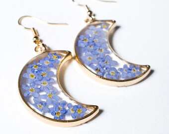 Delicate earrings with pressed real forget me nots