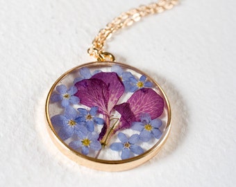 Delicate resin pendant with lovely flowers