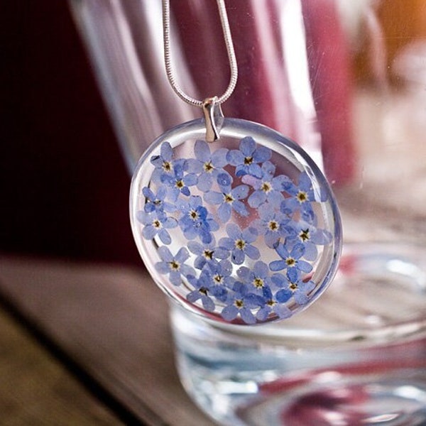 Delicate resin pendant with blue forget me nots