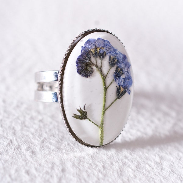 Delicate resin ring with forget me not flowers