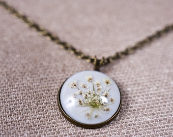 A beautiful little round shape necklace with white flower