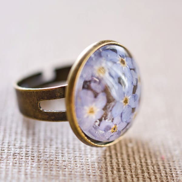 Delicate resin ring with forget me not flowers