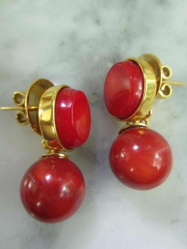 Beaded stud earrings gold coral red ball briolet