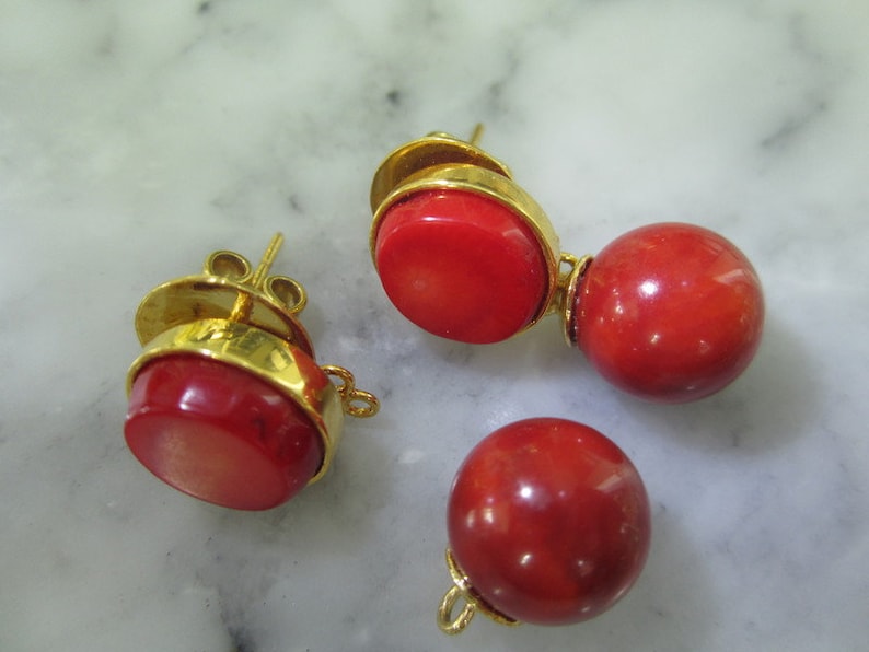 Beaded stud earrings gold coral red ball briolet
