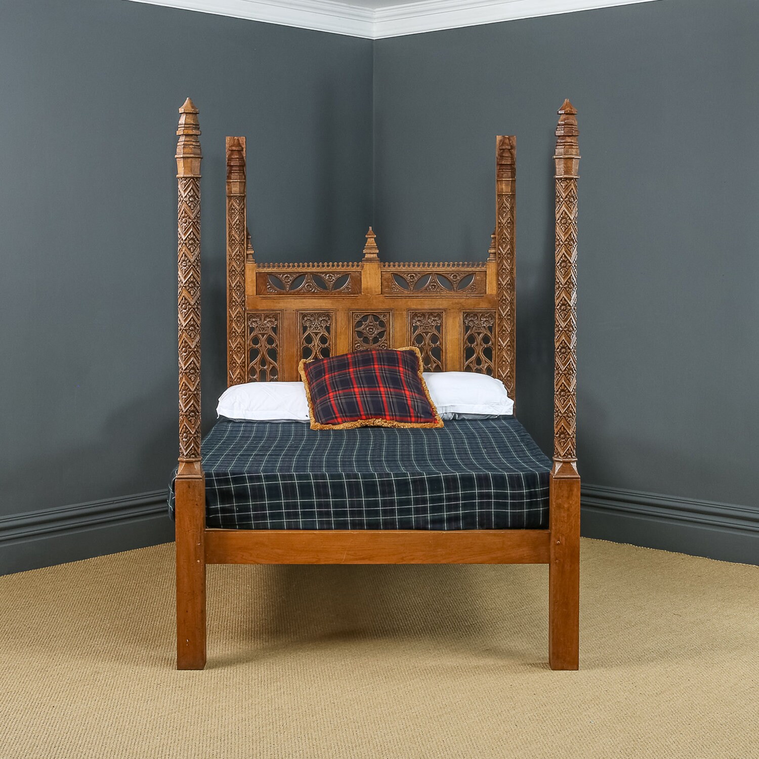 Vintage English 16th Century Gothic Pugin Style 5ft King