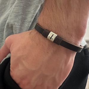 Minimalist Leather Cross Bracelet: Unisex Religious Jewelry