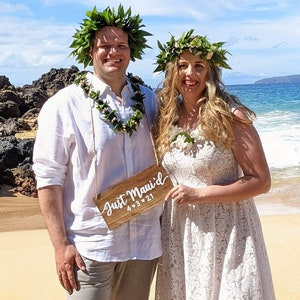 Just Maui'd photo prop sign, travel destination Hawaii wedding sign, we eloped wooden sign, keepsake wood photo wall decor