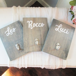 Personalized pet name hook, dog leash holder, dog mom gift, gift for pets, custom wall leash hanger, rustic home decor, wall hook home decor