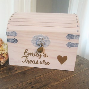 Personalized kid&#39;s treasure chest, Keepsake chest with lock, nursery room decor, baby shower gift, gift for girls, girl&#39;s treasure chest