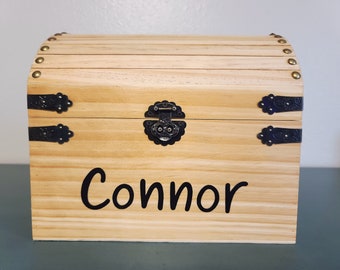 Personalized wooden keepsake trunk, custom gift for kids, birthday card box, baby shower gift, new baby gift, gift for mom, nursery decor