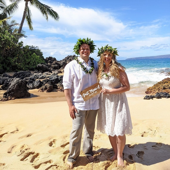 Just Maui'd photo prop sign, travel destination Hawaii wedding sign, we eloped wooden sign, keepsake wood photo wall decor