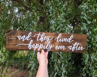 Et ils ont vécu heureux pour toujours : enseigne en bois, enseigne pour photo de fiançailles, décoration de mariage rustique, enseigne murale photo, décoration de maison de ferme