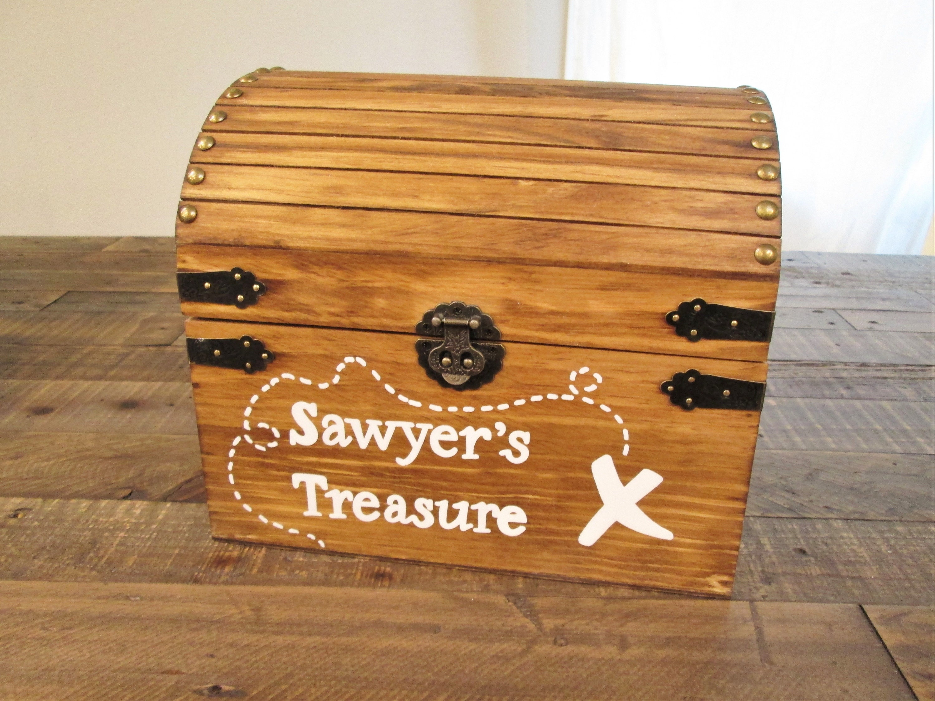 15+ Old Trunk Paint Ideas