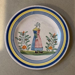 Antique Unmarked Quimper Pottery 7 5/8” Plate Before 1870