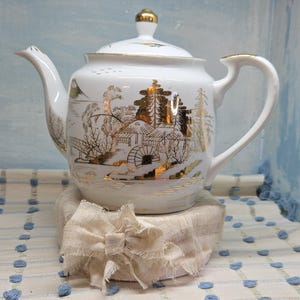 Vintage Kutani Teapot Hand Painted 24 karat Gold High Quality 1900s Victorian Times Japanese Fine Porcelain Made in Japan
