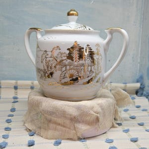 Vintage Japanese Kutani Sugar Bowl  Hand Painted 24 karat Gold High Quality 1900s Victorian Times Japanese Geisha Fine Porcelain Japan