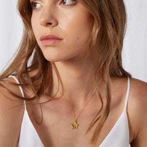 Personalised Small Star Charm Necklace, Gold Star pendant, Engraved Star Necklace, Custom Rose gold Necklace, Gift for sister