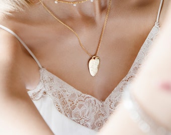 Halsband med hjärtformad hänge i guld