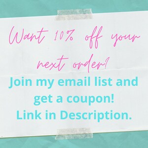 K&ouml;nnte beinhalten: Ein wei&szlig;er Zettel mit rosa Text, der lautet: "M&ouml;chten Sie 10% Rabatt auf Ihre n&auml;chste Bestellung? Melden Sie sich f&uuml;r meine E-Mail-Liste an und erhalten Sie einen Gutschein! Link in der Beschreibung."