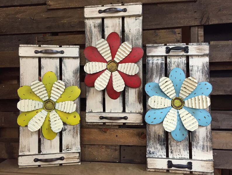 Pared arte SHUTTER metal FLOWER rústico país afligido único | Etsy