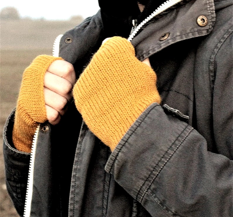 Männer Pulswärmer fingerlose Handschuhe Herren Stulpen Geschenk für Ihn zauberhand-design® FUN-alp senfgelb - mustard