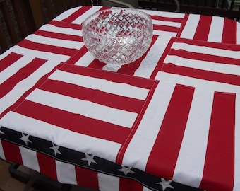 Nappe bleu blanc rouge, nappe spéciale fêtes, carré 57 x 57 po.
