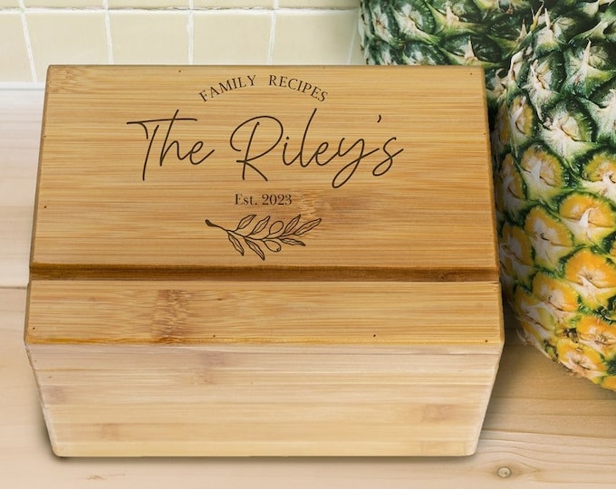Family Wood Recipe Box/ Wedding Gift/ Personalized Recipe Box/ Gift for newlywed/ Custom Wooden Recipe Box/ Engraved Recipe Box Kitchen Gift