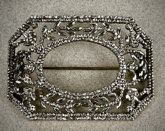 Antieke Victoriaans geslepen stalen plaquette of framevorm broche C-sluiting