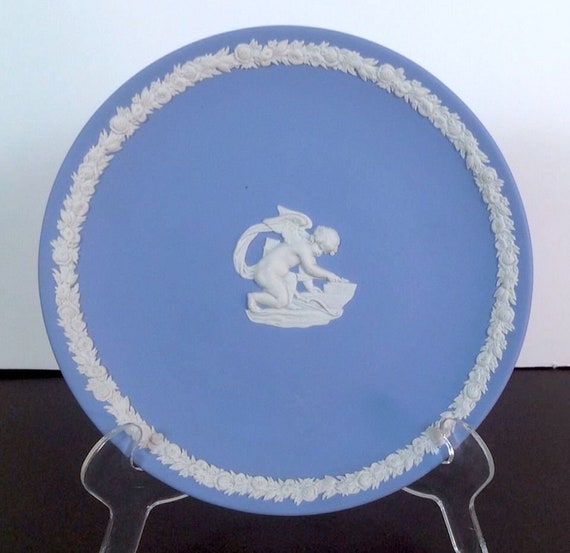 WEDGWOOD Jasperware Vintage Cabinet Plate With Cupid Decoration & Border
