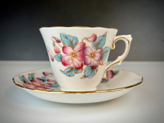 Vintage Colclough China Pattern #6630 Tea Cup w/ Saucer 1939 Violets Decoration