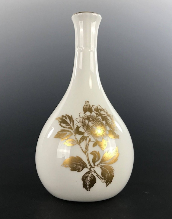 Vintage Wedgwood Tonquin White & Gold Floral Motif Bud Vase