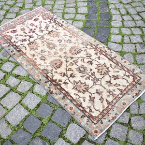 Vintage Muted Dye Oushak Rug, 25&#39;&#39; x 52&#39;&#39; Turkish Rug, Anatolian Oushak Area Rug, Hand Knotted Rug, Organic Wool Rug, Soft Colors Rug,