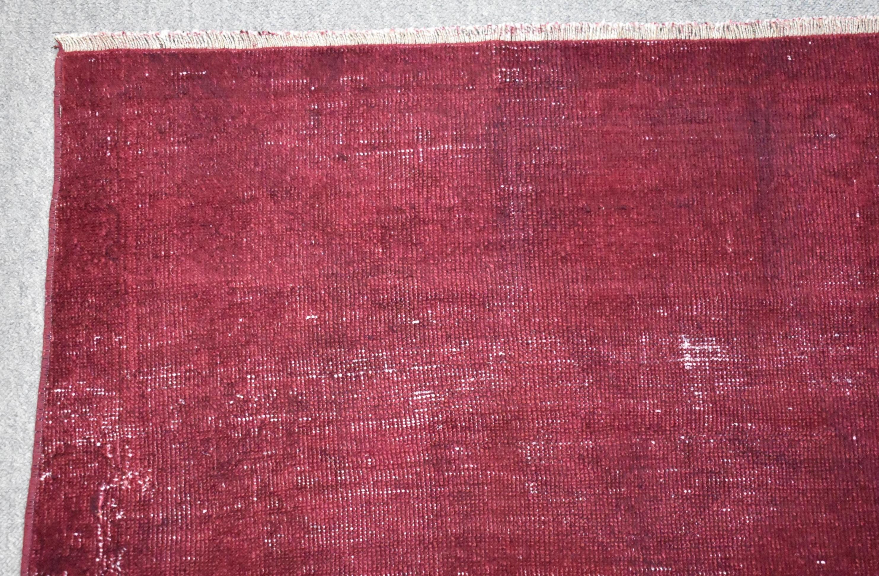 ヴィンテージ オーバーダイ トルコウールラグ、クラレットレッド