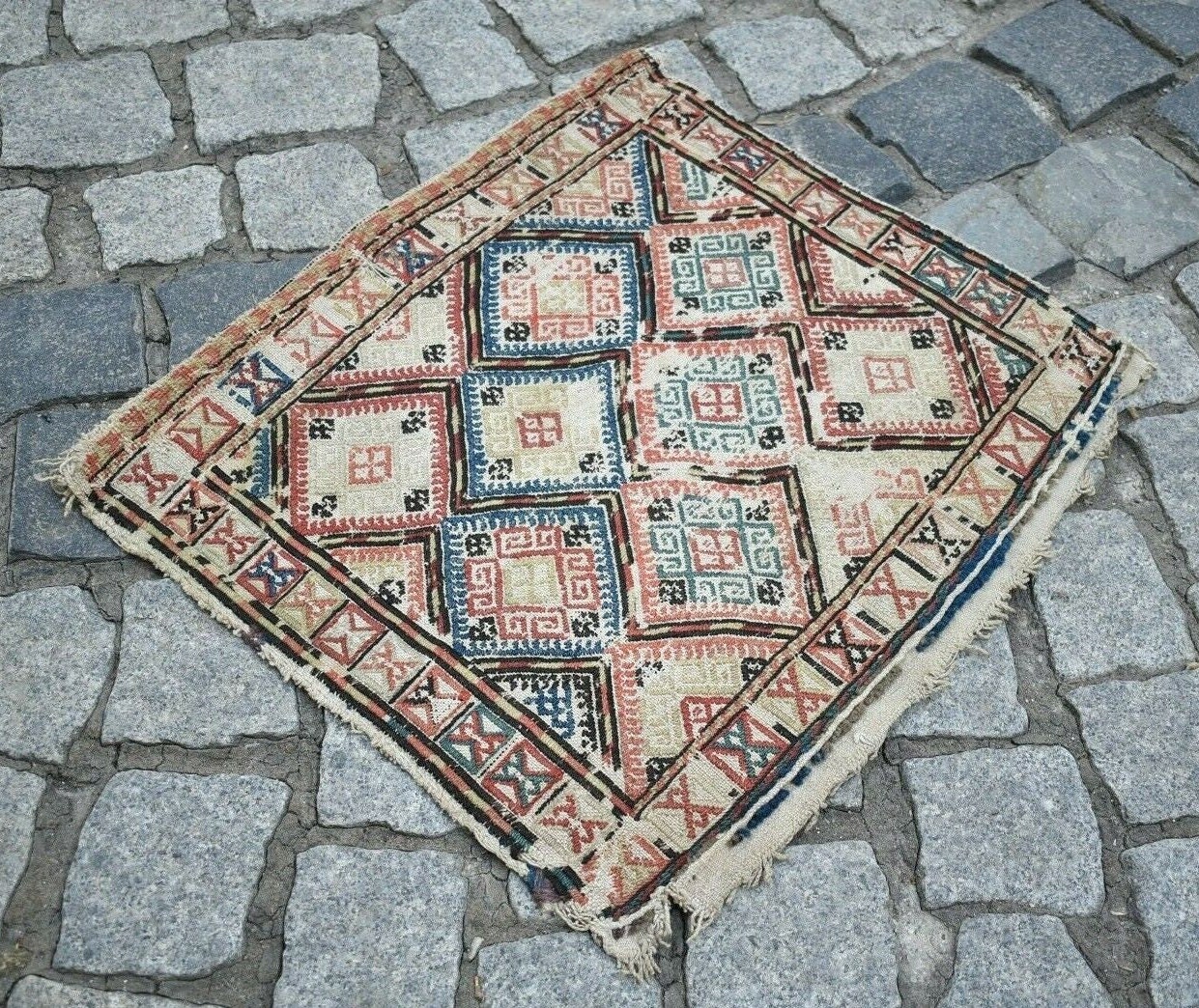 アンティーク コーカサス ヴェルネ キリム バッグフェイス、刺繍