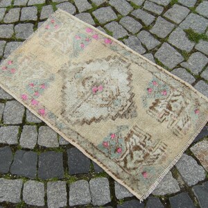 Vintage gedämpfter Türmattenteppich, 19&#39;&#39; x 32&#39;&#39; türkischer anatolischer kleiner Teppich, handgeknüpfter Teppich, Bio-Wollteppich, Fußmattenteppich,