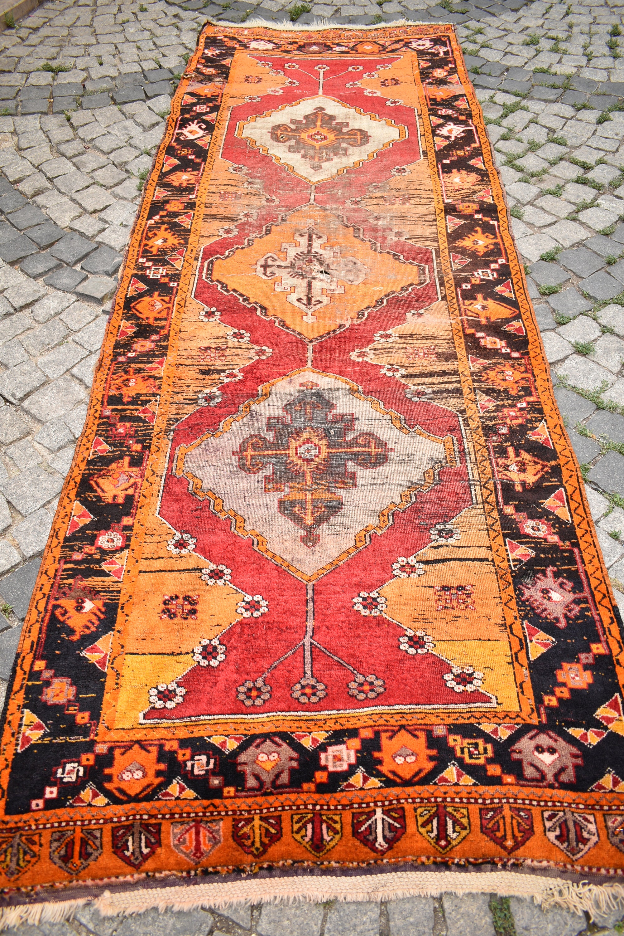 トルコ産クルド人絨毯 ハンドメイドカーペット45年物 素晴らしいアンティークトルコラグ、45インチ x 128インチの