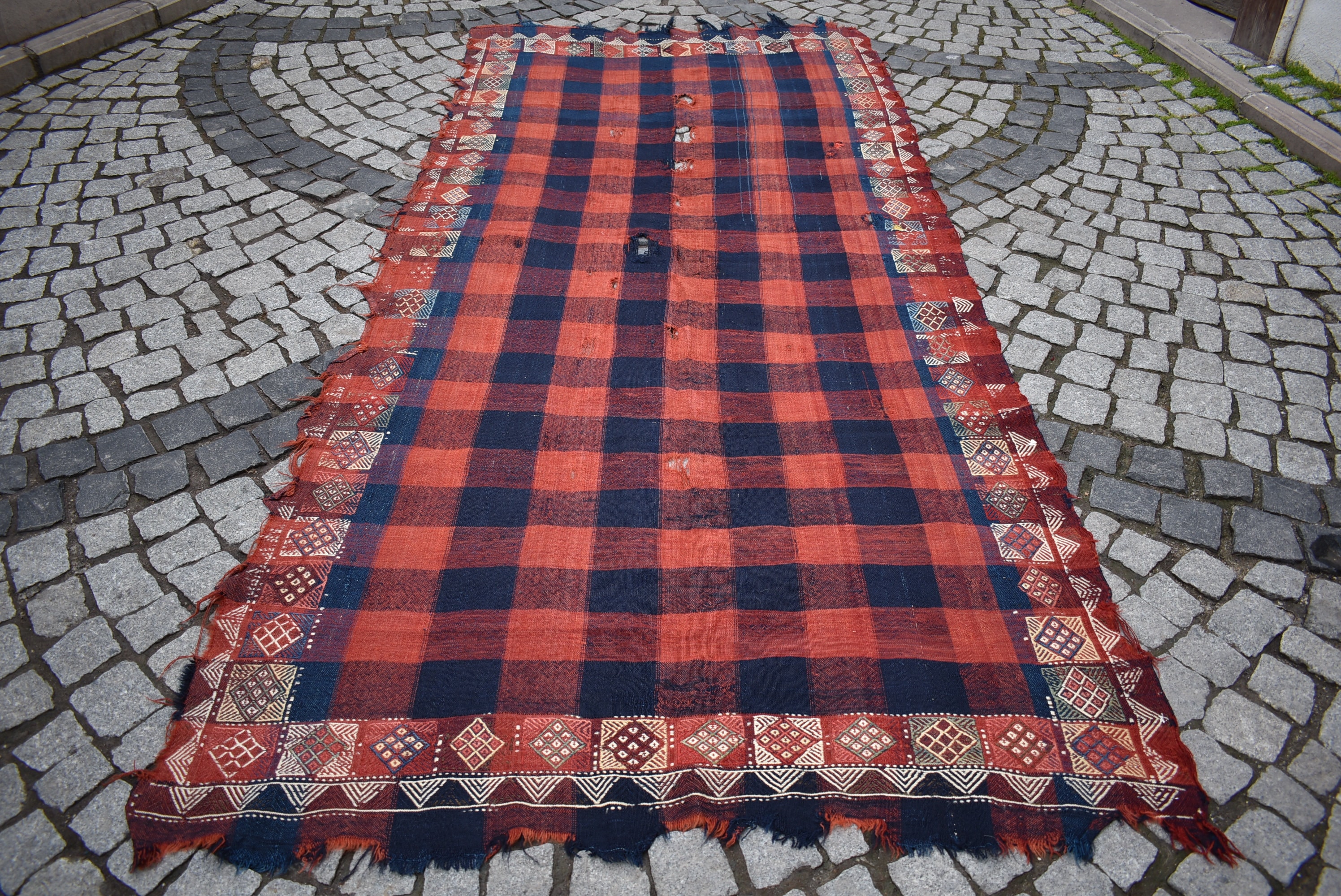 素晴らしいアンティークヴェルネキリム、54インチ x 118インチの白人