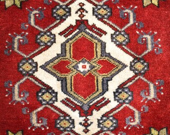 Vintage Turkish Wool Rug, Small Anatolian Area Carpet (24'' X 21