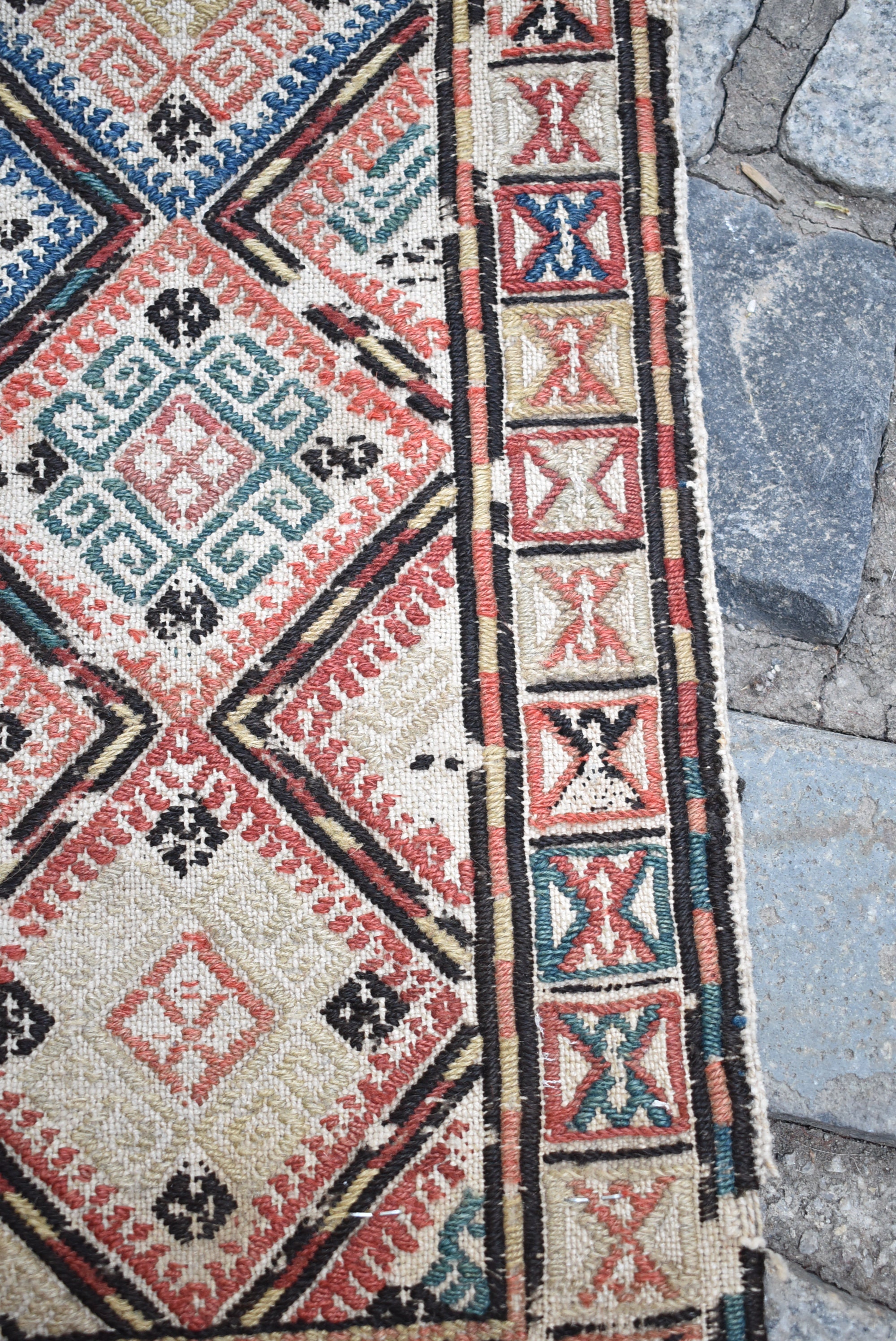 アンティーク コーカサス ヴェルネ キリム バッグフェイス、刺繍