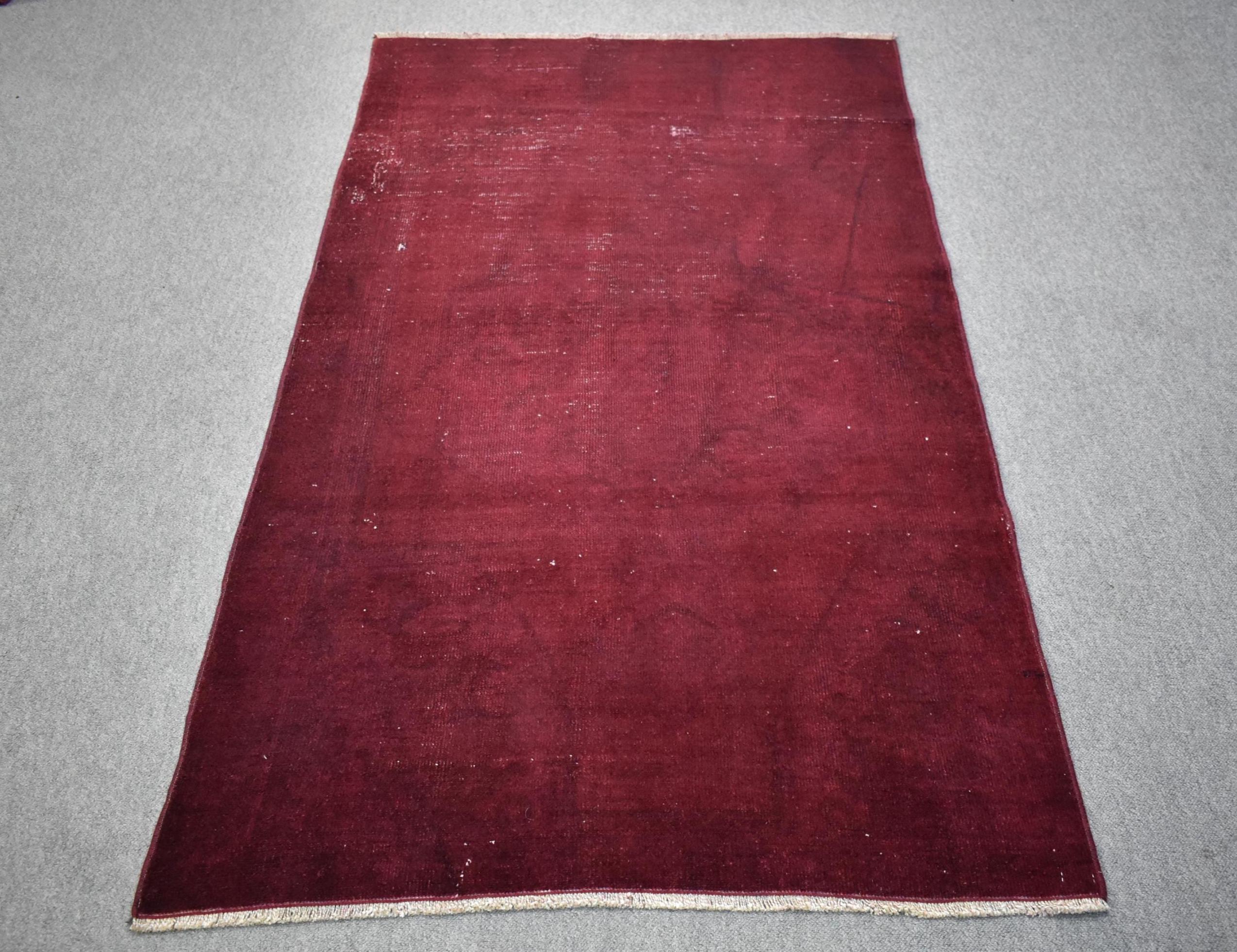 ヴィンテージ オーバーダイ トルコウールラグ、クラレットレッド