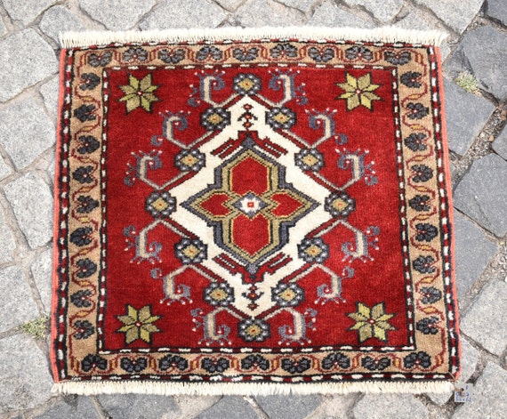 Vintage Turkish Wool Rug, Small Anatolian Area Carpet (24'' X 21