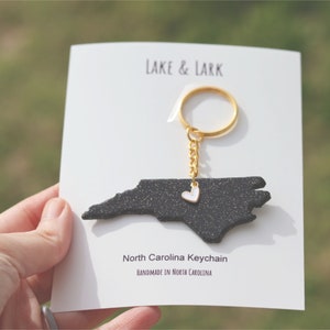Black Gold Glitter North Carolina Keychain, State of North Carolina gift, North Carolina Souvenir