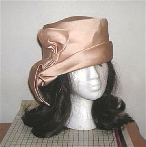 Gorgeous Vintage 30s 40s Satin Bow Hat Asymmetrica