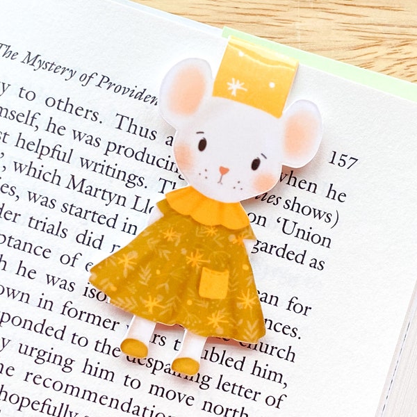 Cute little mouse magnetic bookmark, cute magnetic bookmark, stationery, bookworm bookmark, Reading Essentials, bookish bookmark.