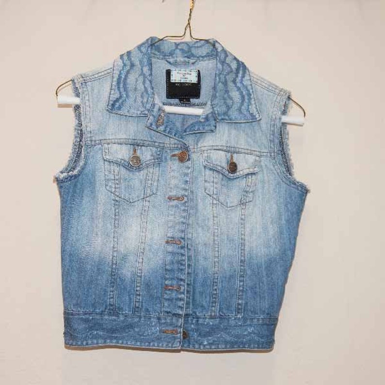 Ladies S Denim Vest with Blue Lace on Collar /& Front Waist
