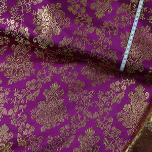 Tessuto jacquard in lurex - bouquet di rose VIOLA ORO da 0,5 m (18,00/metro)
