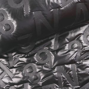 Tela acolchada para chaqueta, letras y números, elegante brillo en negro desde 0,5 m (25,00/metro)