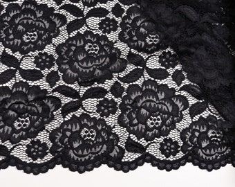 Tissu dentelle élastique pétales de rose et feuilles sur noir à partir de 0,5 m (10,00/mètre)