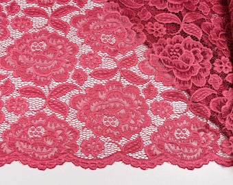 Tissu dentelle élastique pétales de rose et feuilles sur vieux rose foncé à partir de 0,5 m (10,00/mètre)