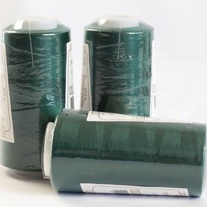 Nähgarn Konen Overlock Bottlegreen 2750m Farbnummer 410 / (3,79/Stk)